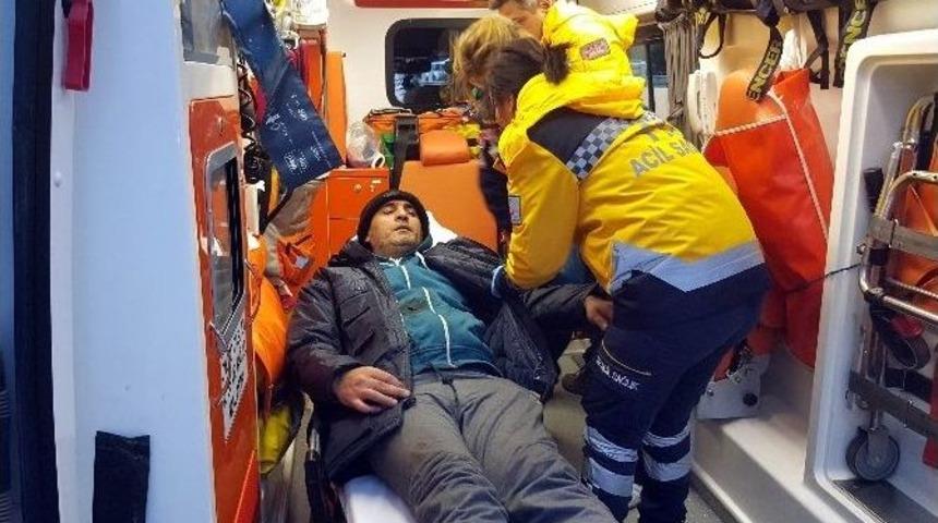 100 Mil A&ccedil;ıkta Gemide Bı&ccedil;aklanan Kaptanı Sahil G&uuml;venlik Kurtardı