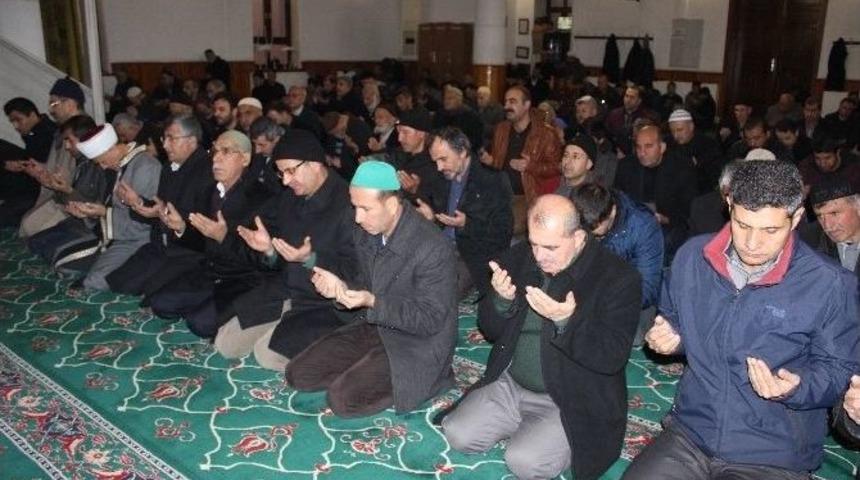 Adıyamanlılar Halep İ&ccedil;in Sabah Namazında Buluştu