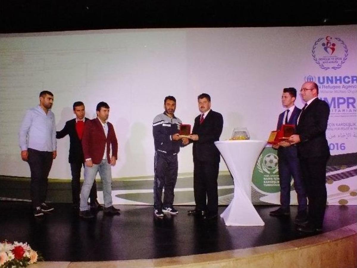 T&uuml;rk Ve Suriyeli Gen&ccedil;lerin &rsquo;yeşil Sahada Barış İ&ccedil;in Kardeşlik Turnuvası&rsquo; Başladı