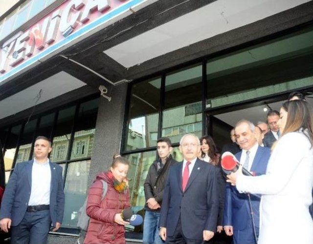 Fotoğraflar//kılıçdaroğlu Saldıraya Uğrayan Yeniçağ Gazetesi'ni Ziyaret Etti