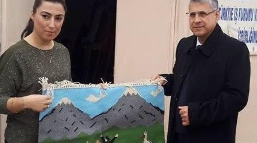 Vali Alpman Kilim At&ouml;lyesini Ziyaret Etti