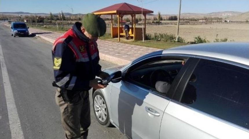 Jandarma Ekipleri Broş&uuml;r Dağıtarak S&uuml;r&uuml;c&uuml;leri Bilgilendirdi