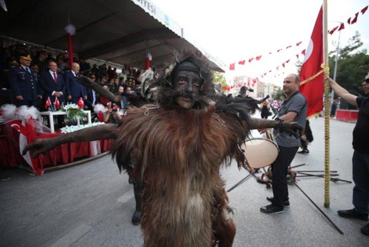 Balıkesir'in kurtuluş coşkusuna 'tülütabaklar' damga vurdu  G4