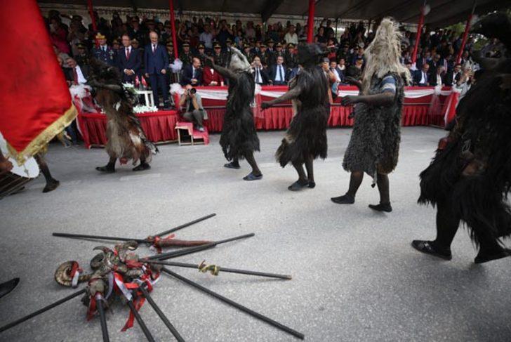 Balıkesir'in kurtuluş coşkusuna 'tülütabaklar' damga vurdu  G5