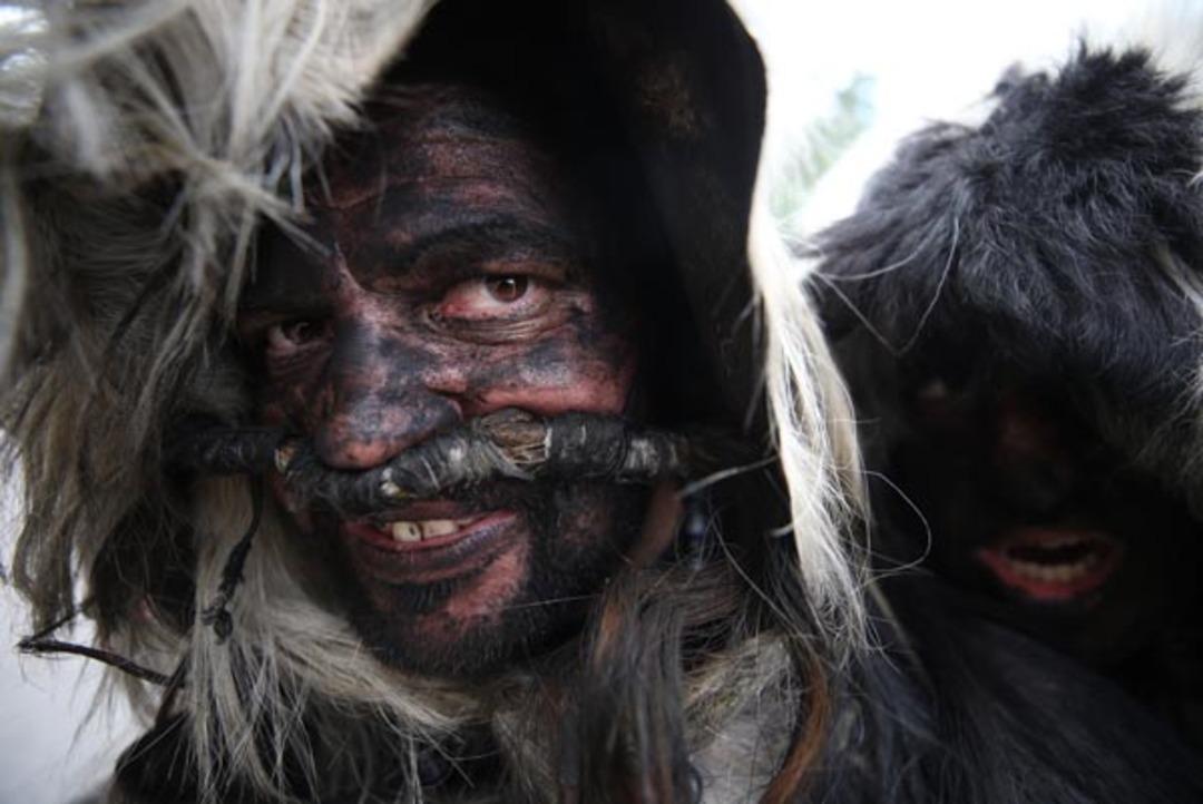Balıkesir'in kurtuluş coşkusuna 't&uuml;l&uuml;tabaklar' damga vurdu 