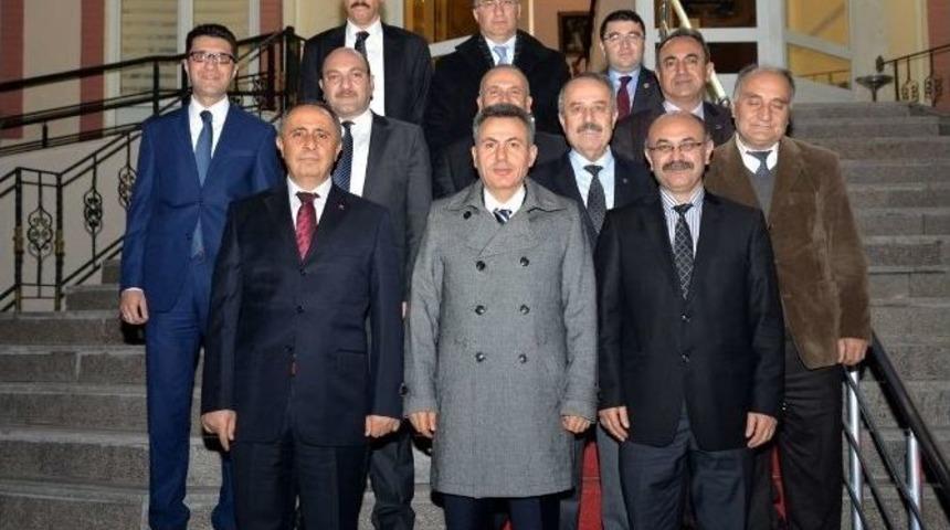 Vali Yardımcıları Ve Kaymakamlara Veda Yemeği
