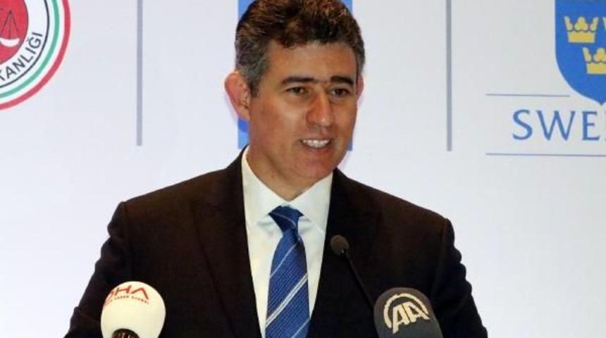 Feyzioğlu: Sığınmacılara En B&uuml;y&uuml;k Fedakarlığı Yargı Mensupları &Uuml;stleniyor