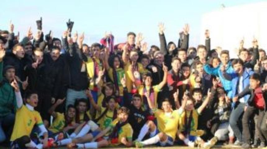 Liselerarası Futbol M&uuml;sabakalarında Altınyıldız Koleji Şampiyon Oldu