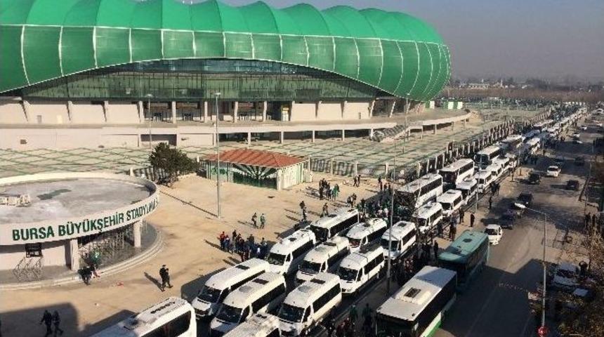 Bursasporlu Taraftarlar İstanbul&rsquo;a Akın Ediyor