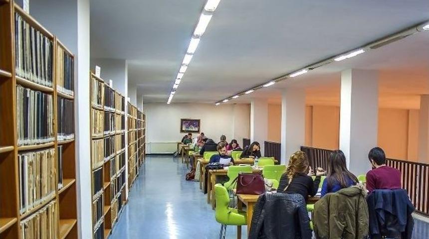 &Uuml;niversite K&uuml;t&uuml;phanesine B&uuml;y&uuml;k İlgi