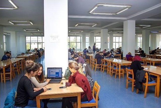 Üniversite Kütüphanesine Büyük İlgi 2
