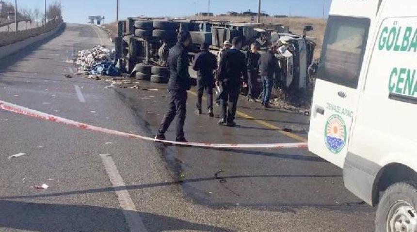 Ankara&rsquo;Da Kırmızı Işık Ihlali: 1 &Ouml;l&uuml;, 1 Yaralı