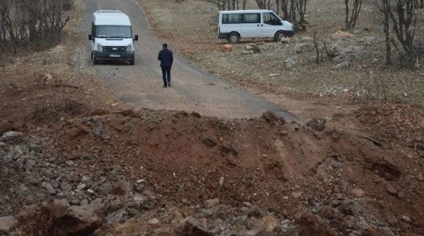 Diyarbakır&rsquo;da Saldırı Sonrası 3.5 Metre Derinliğinde &Ccedil;ukur A&ccedil;ıldı