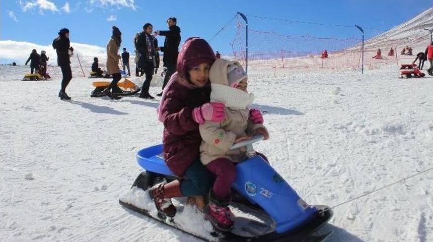 Erciyes&rsquo;te Sezon A&ccedil;ıldı, Kayak Severler Akın Etti