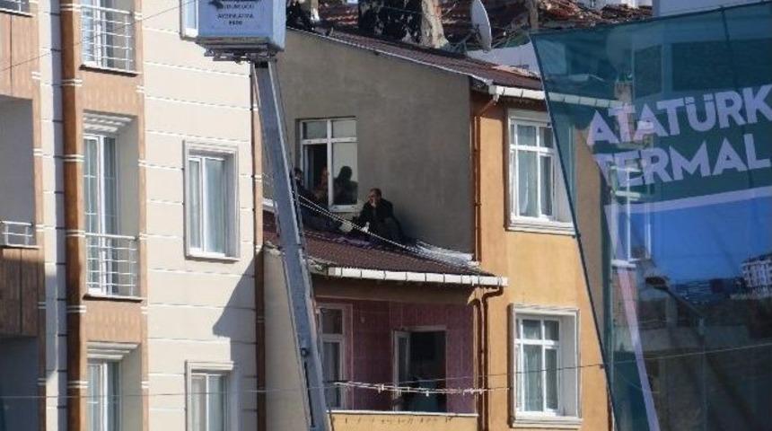 Cumhurbaşkanı Erdoğan&rsquo;ı G&ouml;rebilmek İ&ccedil;in &Ccedil;atılara &Ccedil;ıktılar