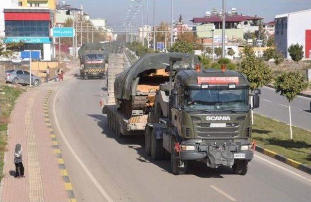 Suriye Sınırına Tank Ve Askeri Araç Sevkiyatı