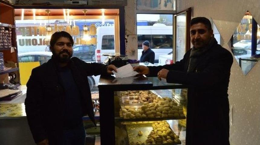 Dolarını Bozdurana Baklava Bedava