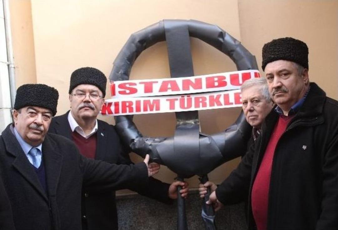 Rusya Konsolosluğu &Ouml;n&uuml;nde Kırım Eylemi