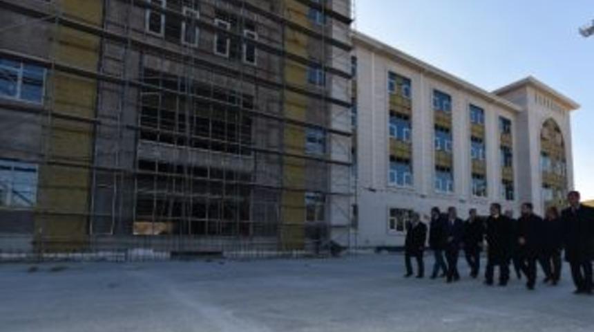 Eski Tarım Ve K&ouml;yişleri Bakanı G&uuml;&ccedil;l&uuml; Battalgazi&rsquo;yi Gezdi