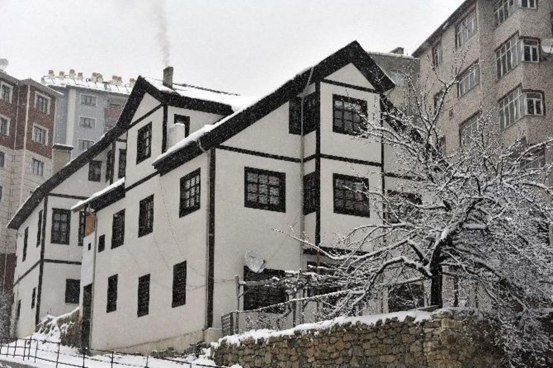 G&uuml;m&uuml;şhane&rsquo;de Kar Yağışı