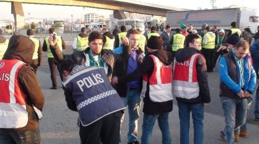 Bursaspor Taraftarları İstanbul Girişinde Aranıyor