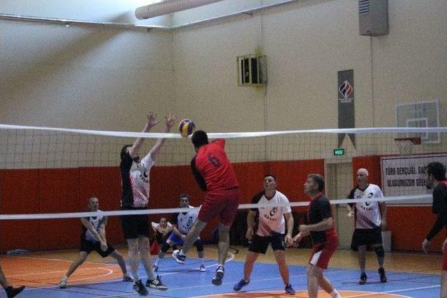 Final Okullarının Düzenlediği Kurumlar Arası Voleybol Turnuvası Sona Erdi