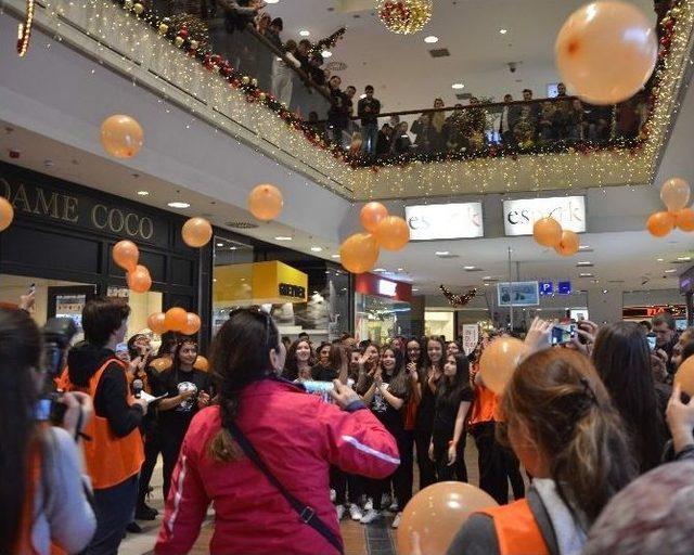 Öğrencilerden Kadına Yönelik Şiddete Karşı “flash Mob Dans Gösterisi”