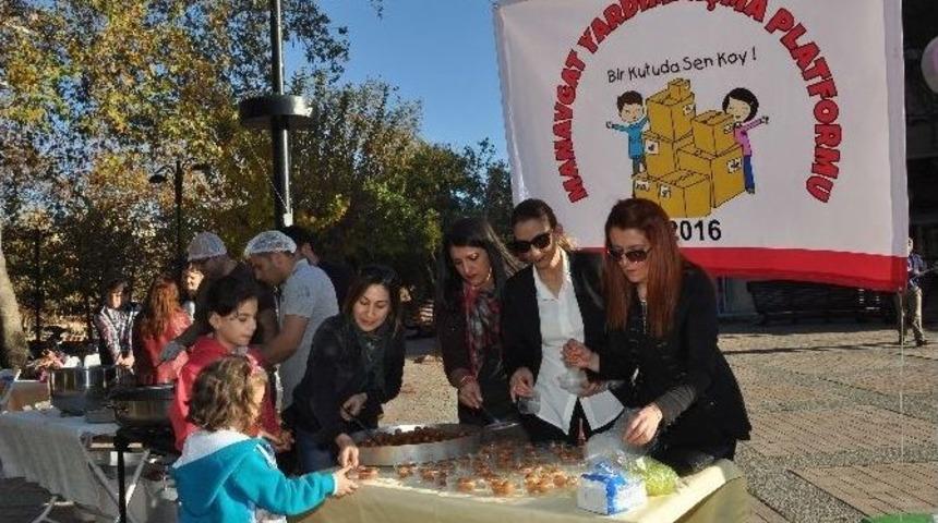 Manavgat’ta Şehitler İçin Lokma Tatlısı Dağıtıldı