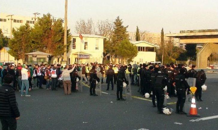 Bursaspor Taraftarları Polis Eşliğinde Stada Gönderildi G1