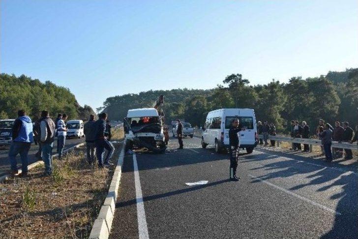 Köyceğiz’de İki Minibüs Çarpıştı: 11 Yaralı