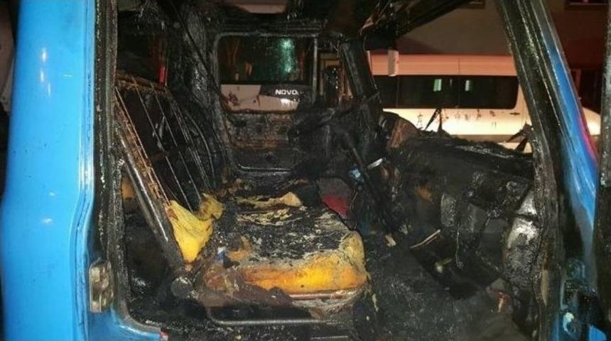 Bolu&rsquo;da Park Halindeki Kamyon Yandı