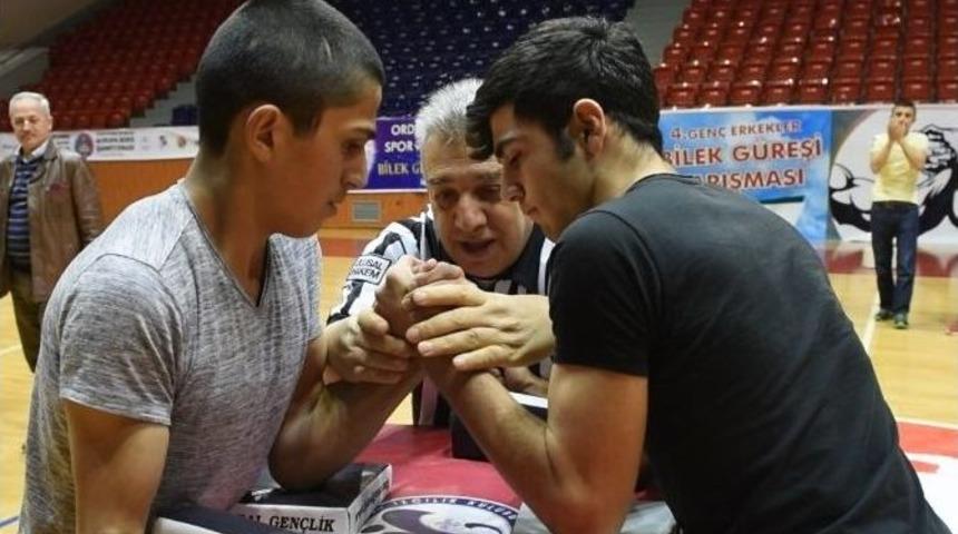 Bileğine G&uuml;venen Yarıştı