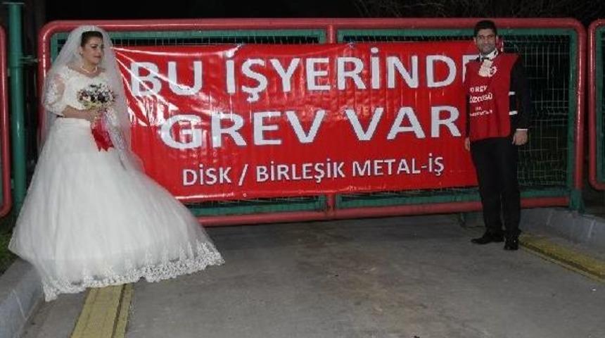 Gelin Ve Damadı Grev &Ccedil;adırından Uğurladılar