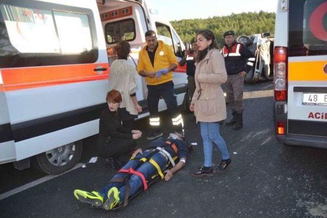 Köyceğiz'de Minibüsler Çarpıştı: 9 Yaralı