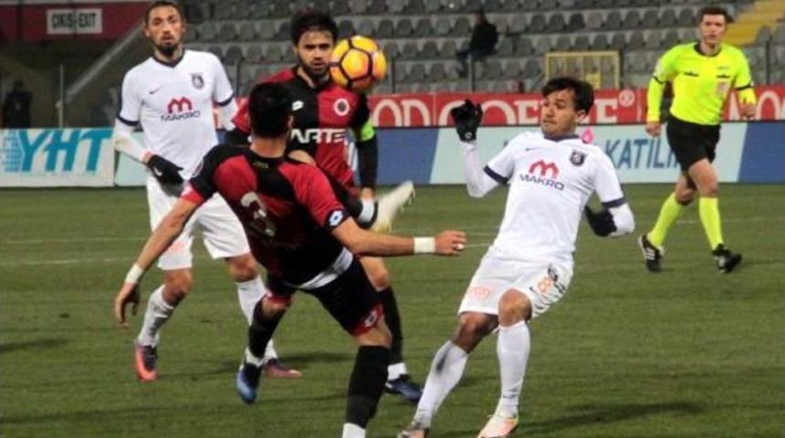 Gen&ccedil;lerbirliği: 0 - Medipol Başakşehir: 0