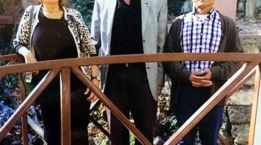 Hastane Kuyruğunda Beklerken 50 Yıl &Ouml;nceki &Ouml;ğretmenini Buldu