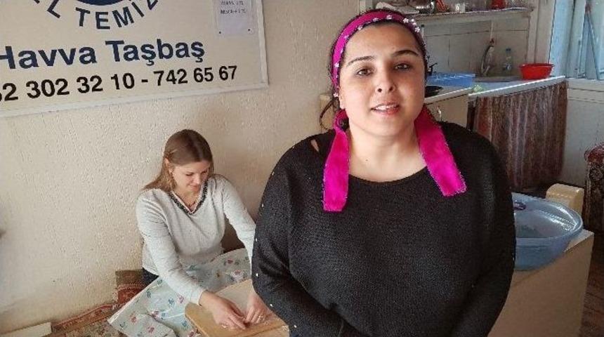 &rsquo;elinin Hamuruyla B&uuml;kme Yapsana&rsquo;