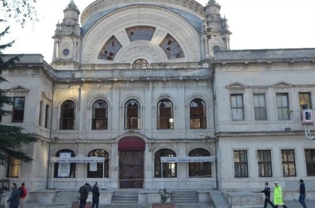 Beşiktaş&rsquo;taki Patlamada Hasar G&ouml;ren Camide İncelemeler Devam Ediyor