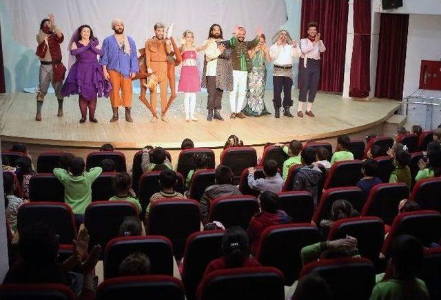 En &Ccedil;ok İlacı Topladılar Tiyatro &Ouml;d&uuml;l&uuml; Kazandılar 2