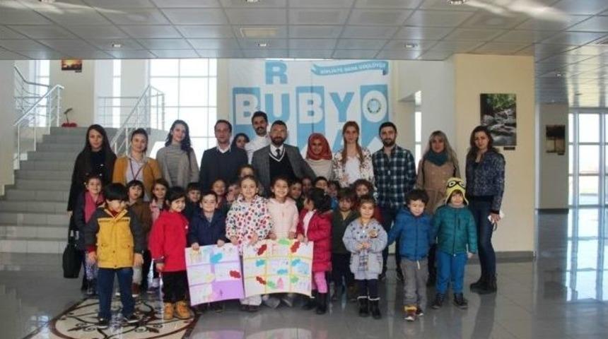 Burhaniyeli Minikler &Uuml;niversitenin Konuğu Oldu