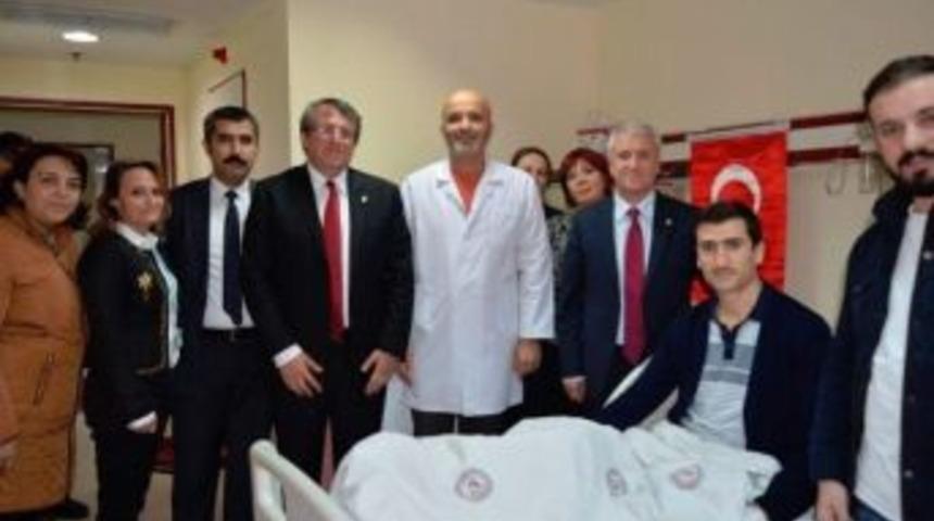 Rekt&ouml;r G&uuml;ndoğan&rsquo;dan 15 Temmuz Gazisine Ge&ccedil;miş Olsun Ziyareti