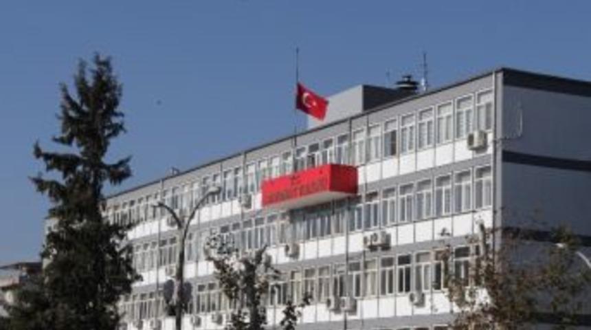 Adıyaman&rsquo;da Bayraklar Yarıya İndi