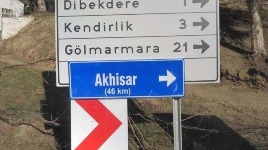 Ahmetli&rsquo;de Y&ouml;n Ve Trafik Levhaları Yerleştirildi