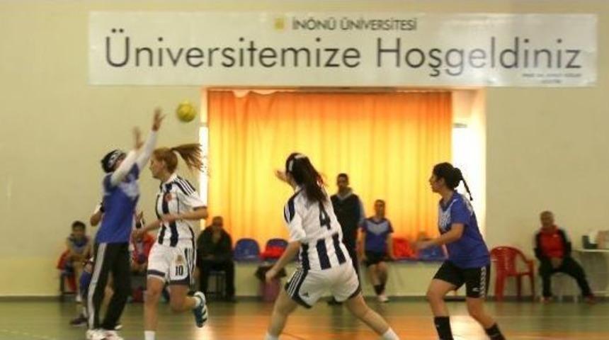 &Uuml;niversitelerarası Hentbol M&uuml;sabakalarında Siirt &Uuml;niversitesi Birinci Oldu