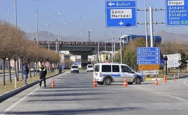 Polisten Kaçan Kadının Çantası Fünye İle Patlatıldı