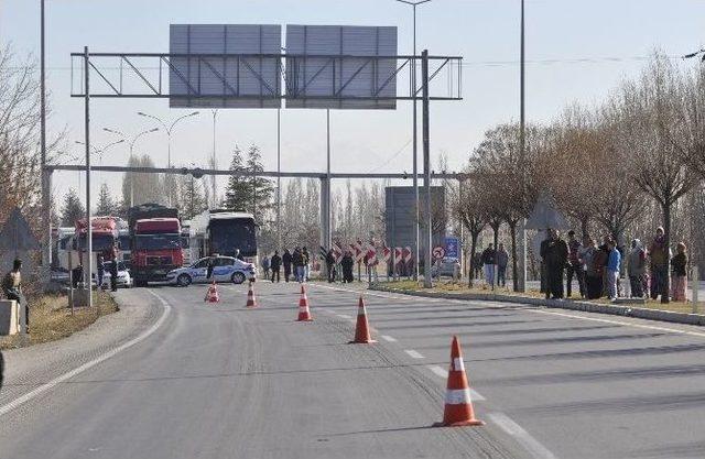 Polisten Kaçan Kadının Çantası Fünye İle Patlatıldı