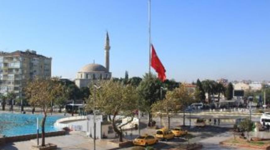 Aydın&rsquo;da Bayraklar Yarıya İndirildi
