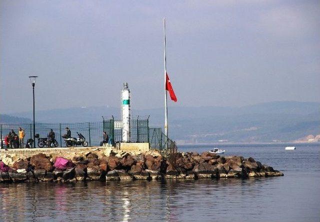 Çanakkale’de Bayraklar Yarıya İndirildi