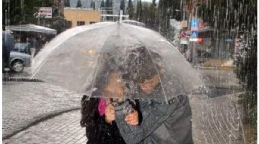 Meteorolojiden Aydınlılara Soğuk Ve Yağışlı Hava Uyarısı