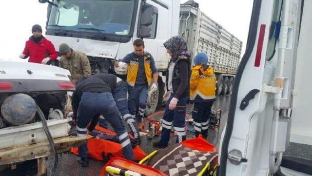 Muş'ta Tır'ın Altına Giren Otomobilde 2 Kişi Öldü